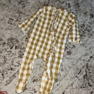 MudPie Beige Ruffle footies